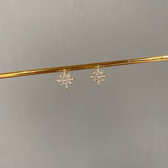 18K Gold Plated North Stars Helix Hoop Huggies Earrings - Picture 2 of 4